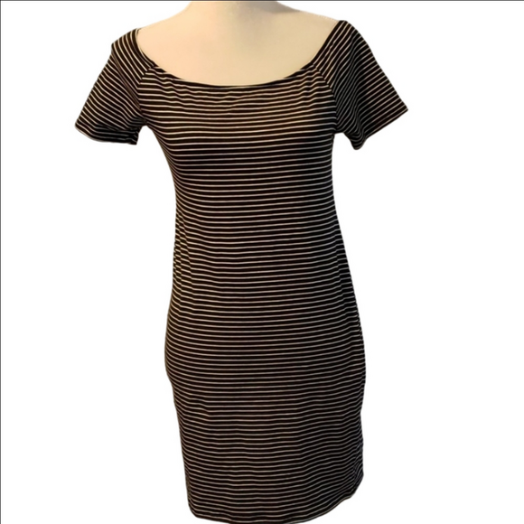 Heart & Hips Dresses & Skirts - HEART & HIPS Off Shoulder Bodycon Dress Large EUC